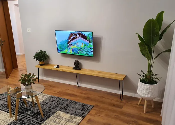 Center Of Enes's * טיראנה